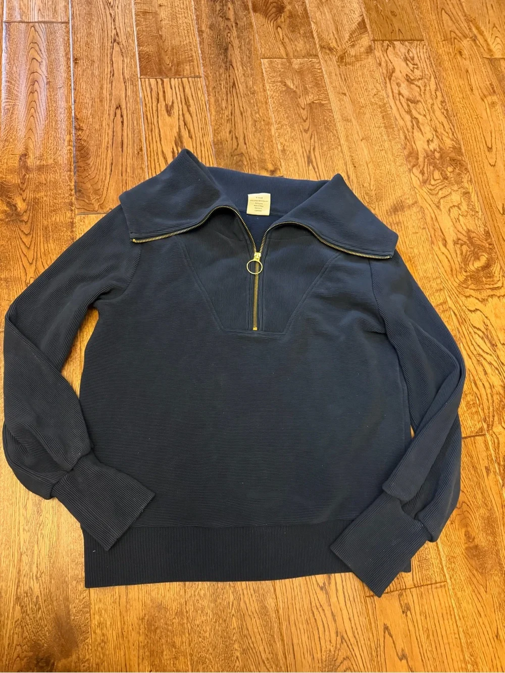Women's Varley Vine Half Zip Pullover, Navy Gold Zip, XS great condition